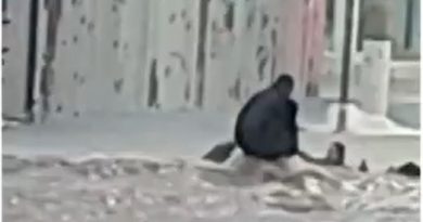 Chuva inunda ruas e arrasta motociclista em Campinas 17/01/2023